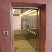 Вид на лифтовую кабину